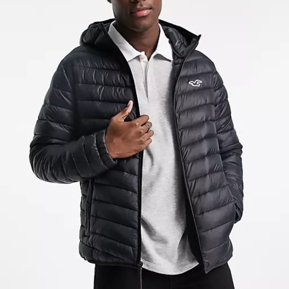 A large Hollister puffer jacket barley worn and still in good conditions